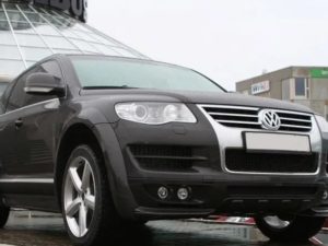 Накладка на передний JE design для VW touareg 7L Р