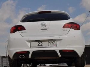 Накладка на задний бампер Opel Astra J
